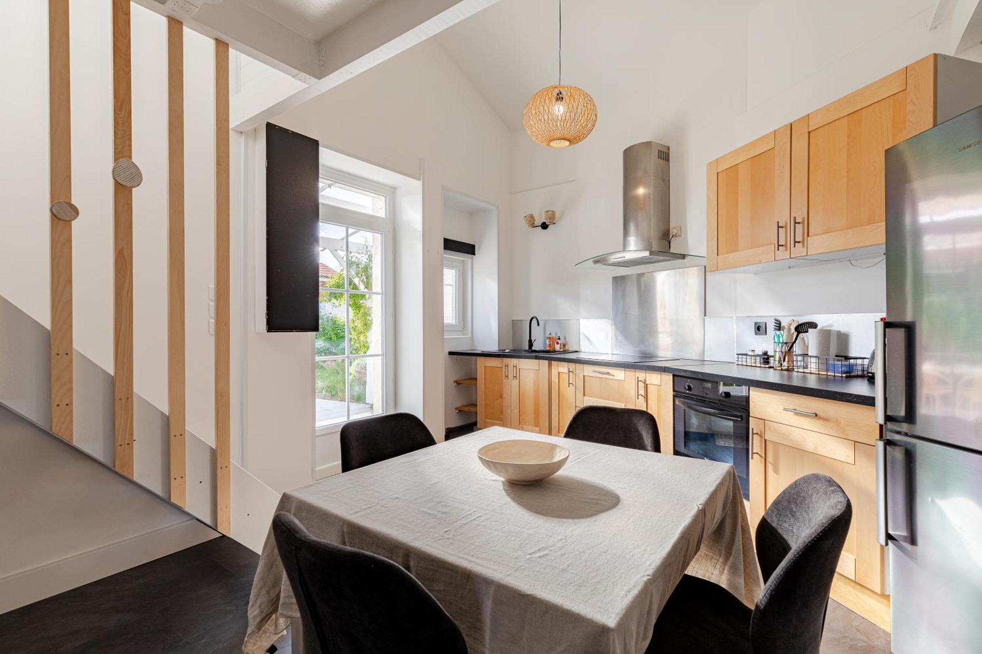 Belle Maison De Ville l'Isle-d'Espagnac Екстериор снимка