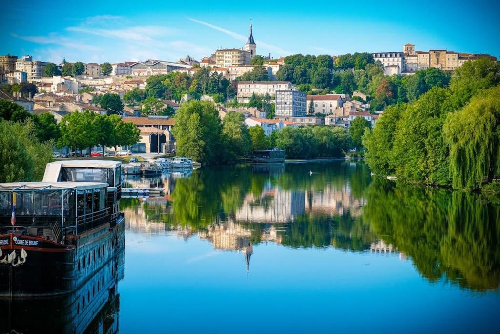 Belle Maison De Ville l'Isle-d'Espagnac Екстериор снимка